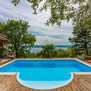 https://apartmani-rino.primorje-gorskikotar.com